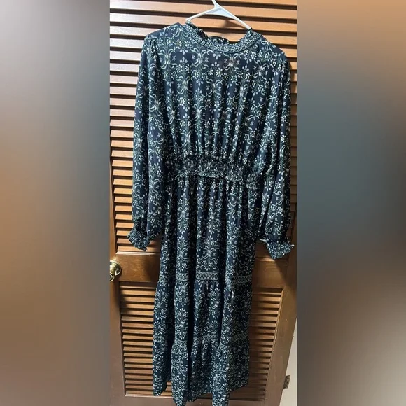 XL Max Studio Floral Dress - Picture 2 of 7